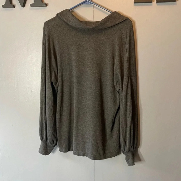 CAbi Elegant long sleeve v neck Tee Size extra Small Color Charcoal Gray - Picture 6 of 6